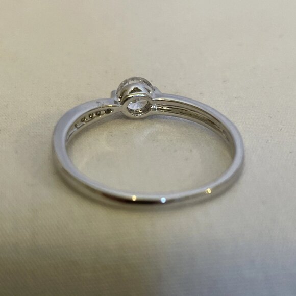 Shining Silver Tone Clear Stone Solitaire with 5 Side Stones Ring Size 8.75 - Picture 6 of 12